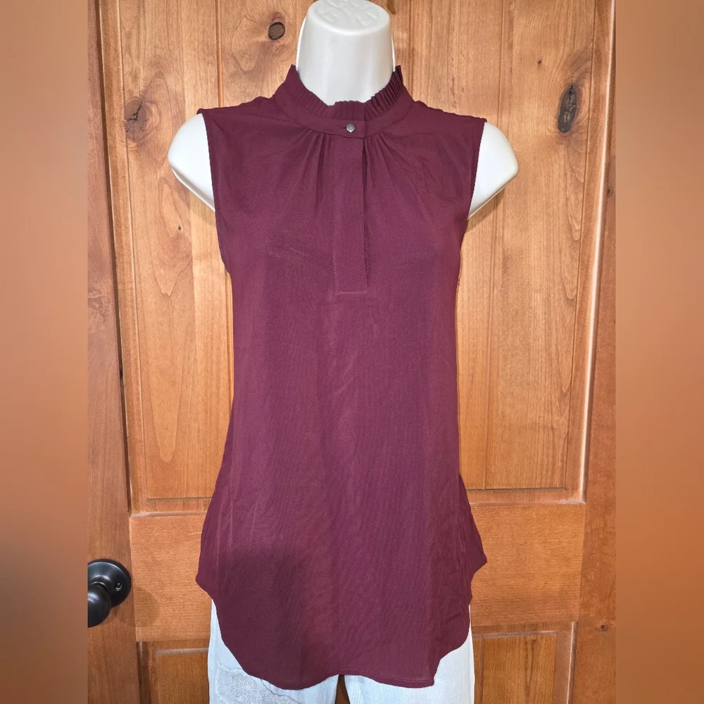 Calvin Klein Sleeveless Maroon Blouse‎
